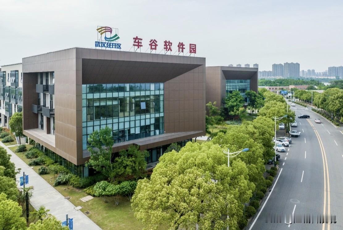武汉车谷再次迎来新发展，一批优质产业项目集中签约落地车谷！5月8日，武汉经开