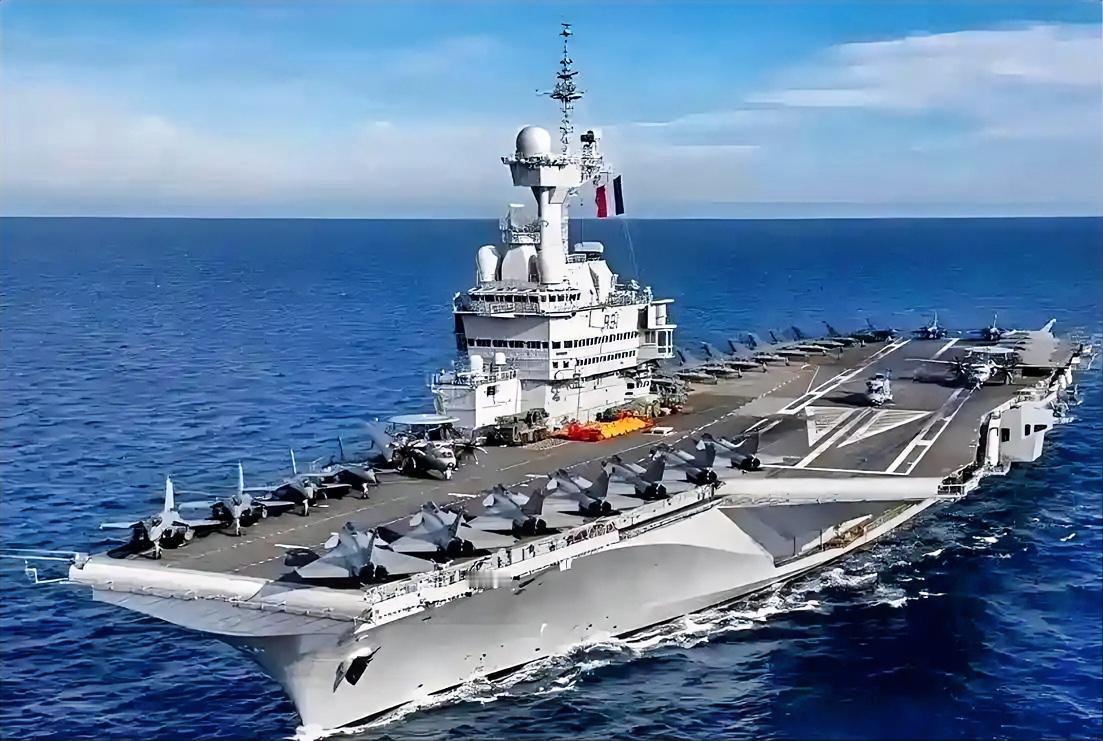 啪啪打脸了！法国万幸逃过一劫！英国《海军新闻》爆料，法国海军“戴高乐”号航母