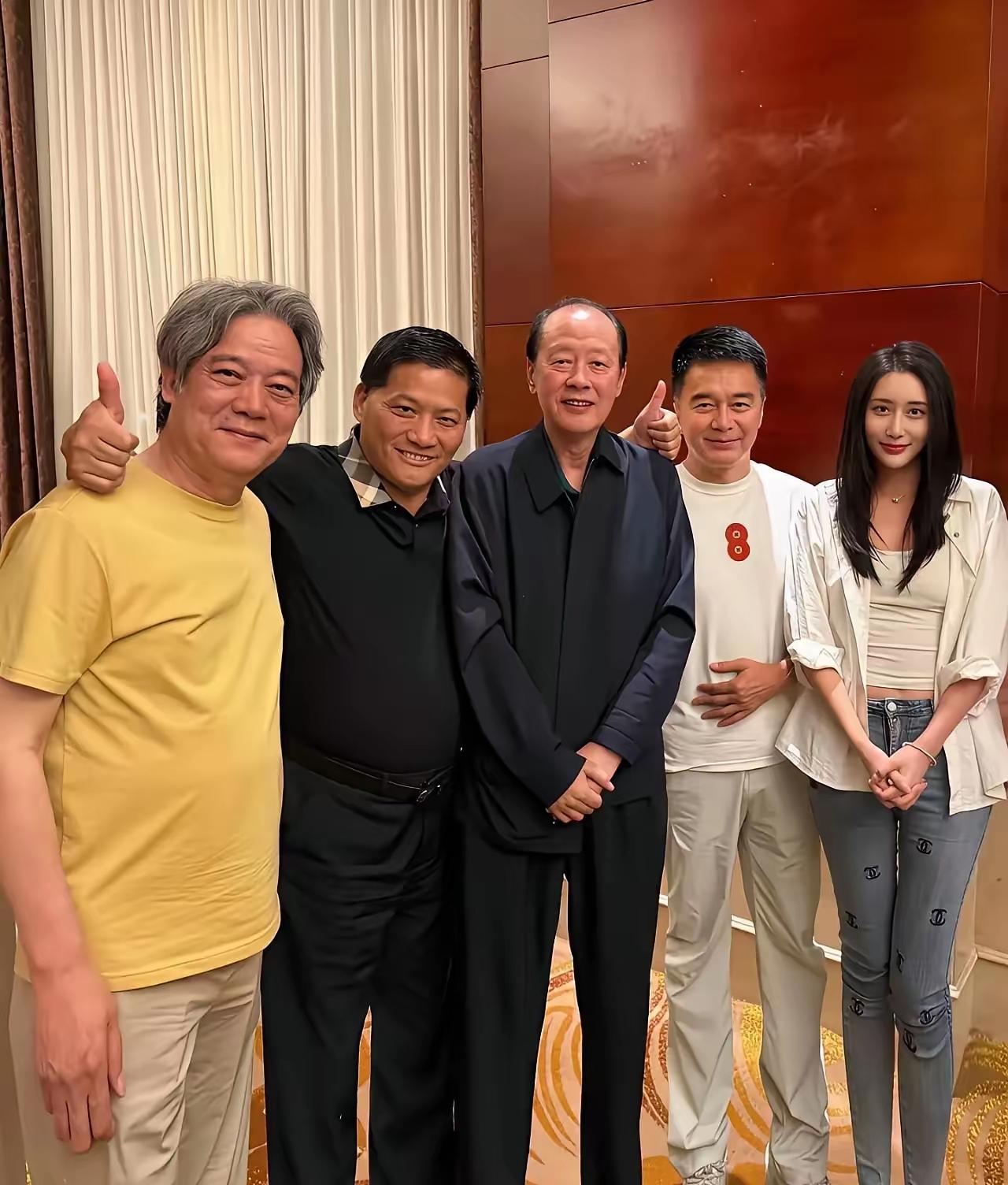 能站在C位的绝对资历很深，是位顶级实力派人物，谁能说出他的名字？