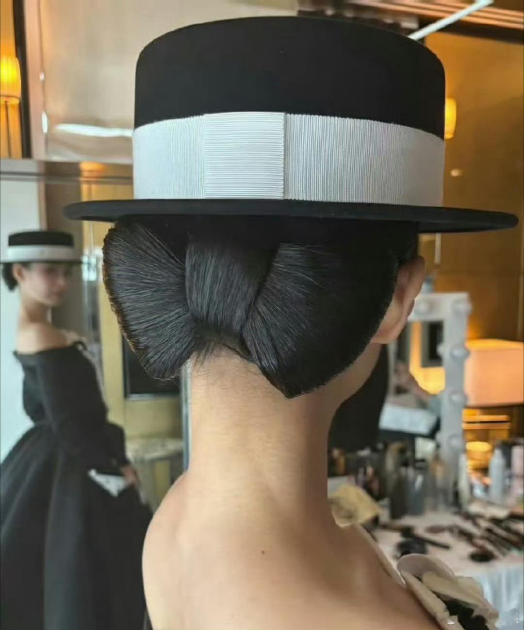 Jennie蝴蝶结编发超爱这个造型！​​​