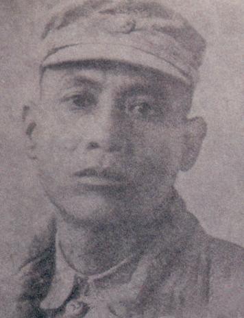 1938年，台儿庄战场，军人莫德宏下令扒光132名日军的衣服、砍头。随后赶到的日