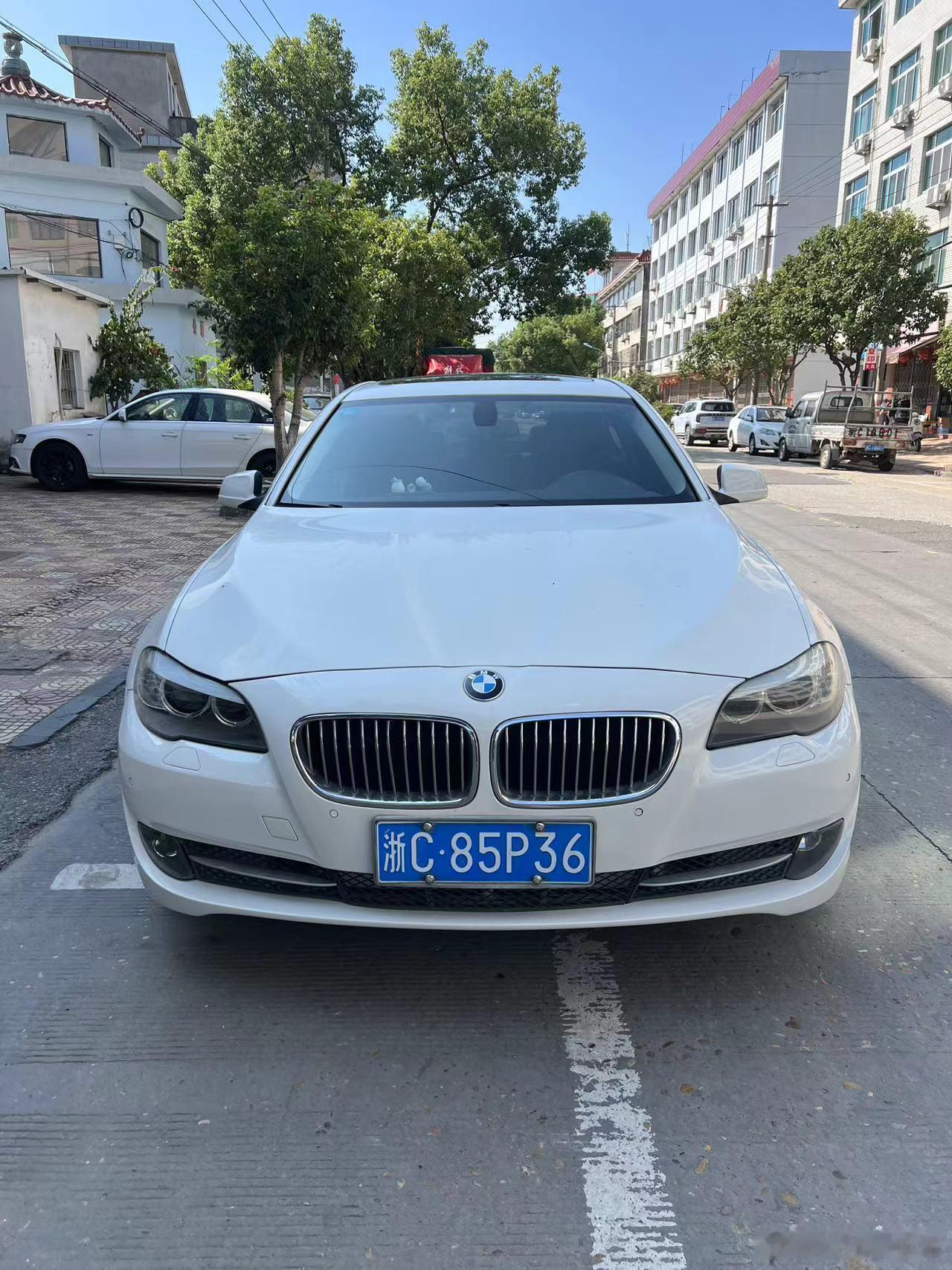 2011年8月，宝马523、一手车，费用到明年8月、价格3万多​​​