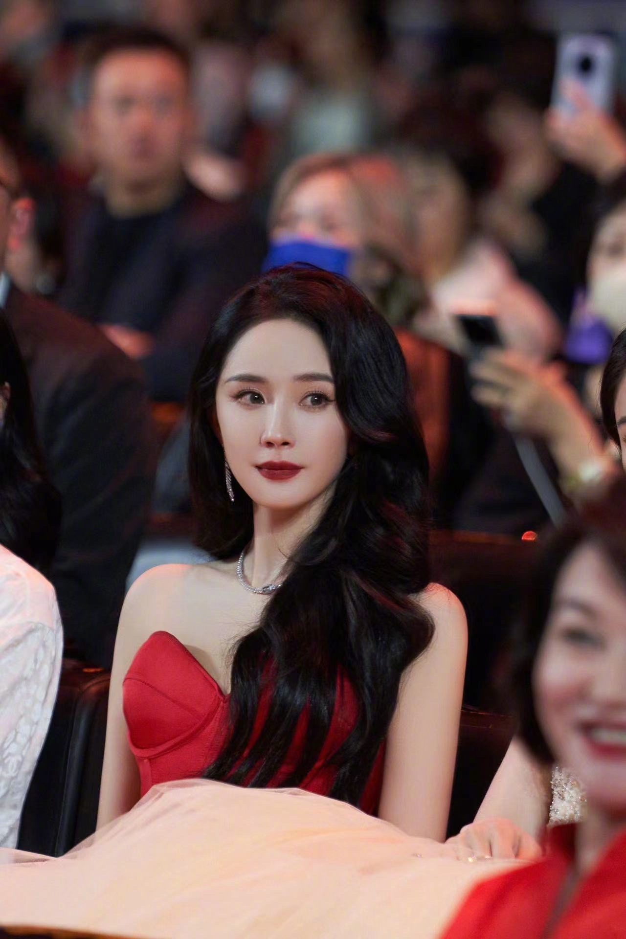 杨幂佩戴价值四百万的宝诗龙高级珠宝