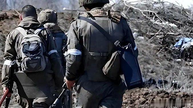 【红军城全剧终已至，俄军撒劝降单，赢家不是普京，也不是泽连斯基】«—