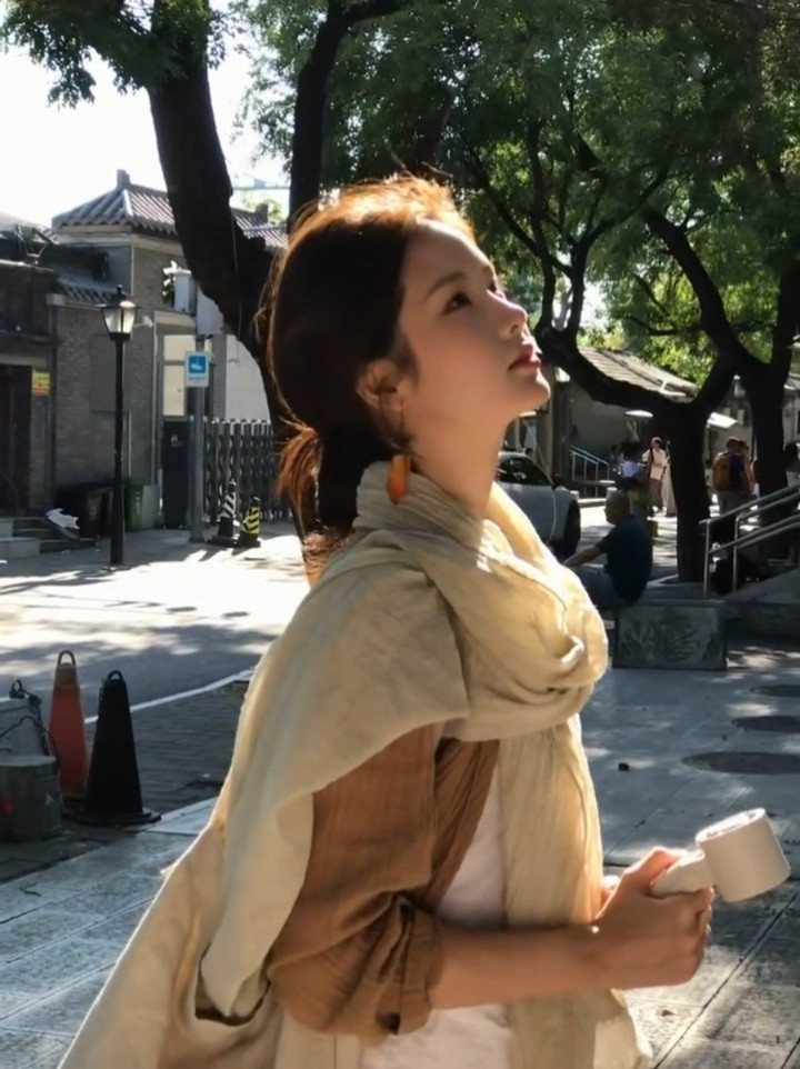 看多了网红脸，纯天然的脸真的太舒服太好看了。​​​