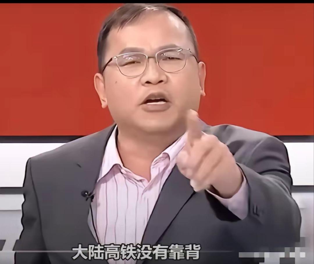 谁人能敌靠背哥！近日，污蔑大陆高铁没有靠背的靠背哥，靠高