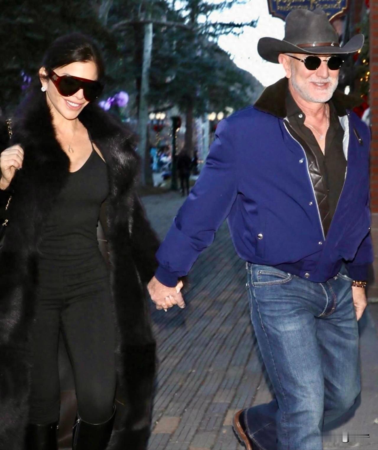 都说江山易改本性难移，桑切斯嫁给贝佐斯后，虽然穿着打扮越来越有贵妃范儿，但是偶尔