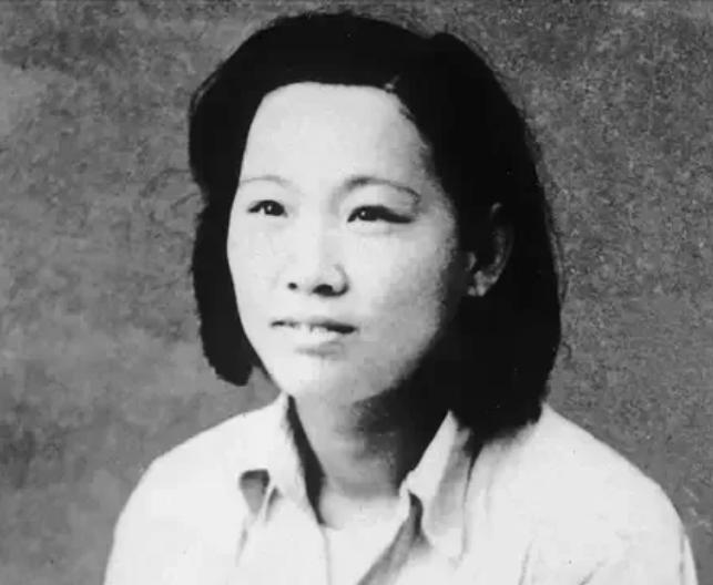 1950年，连长刘玉明结束了军旅生涯，准备转业离开部队，在路过汽车站的时候，他遇