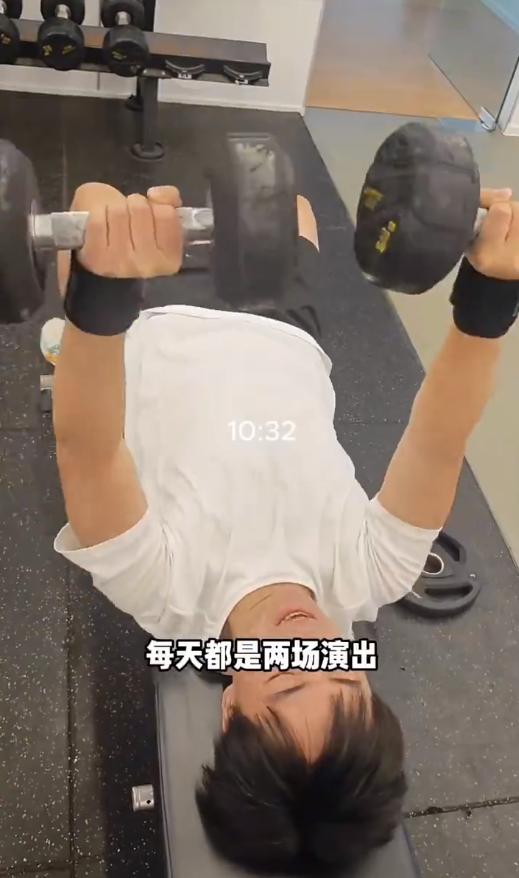孟鹤堂徒弟陈筱兰分享相声演员的一天，别说，还真惬意，真令人向往。快10点的时候才