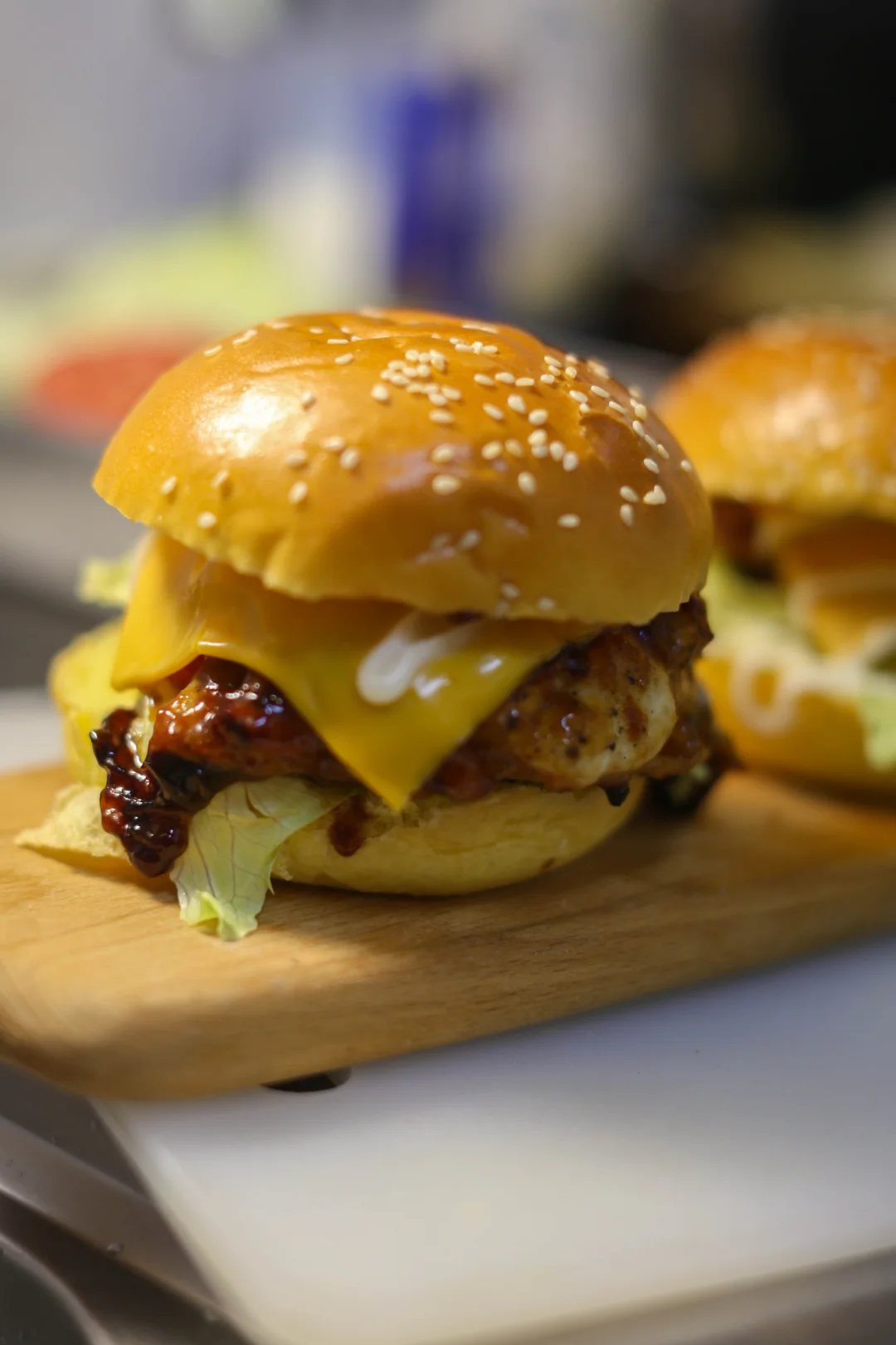 美味的照烧鸡腿汉堡包，二年级小朋友的早餐