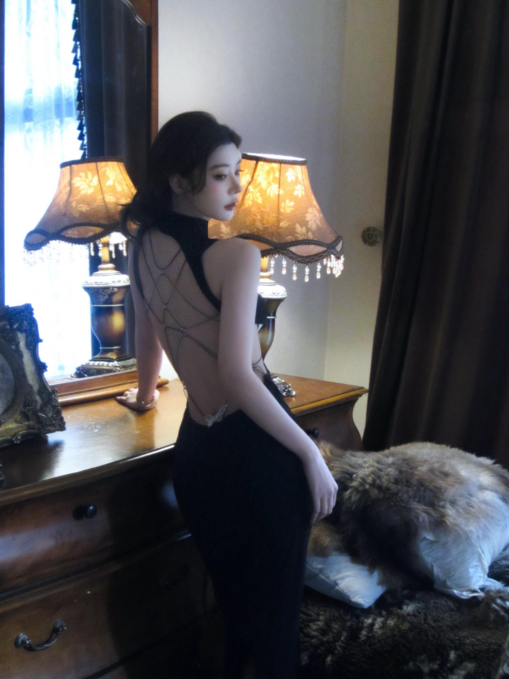 月光缠绵 躲在心。