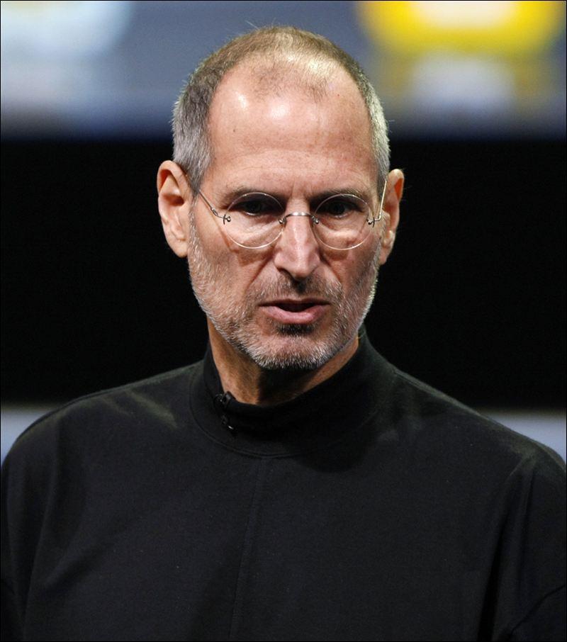 2003年，乔布斯体检时查出胰腺肿瘤。他的医生拿到活检切片后，高兴得差点哭出来。