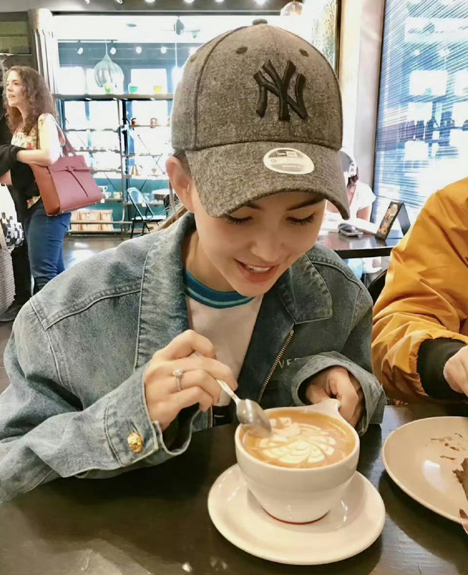 我轻轻的尝一口你说的爱我