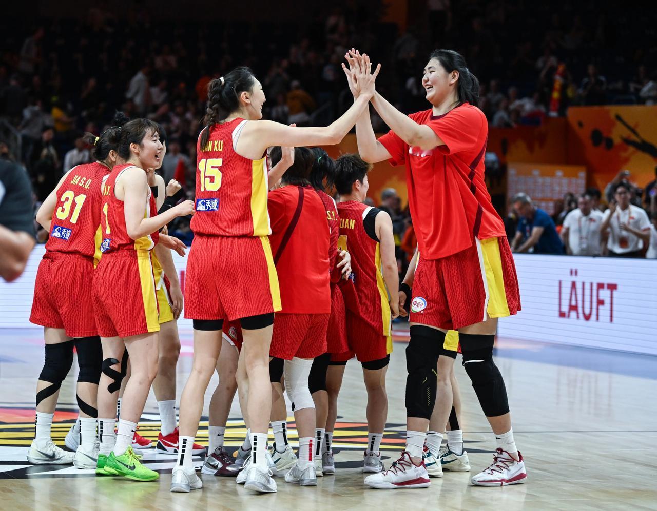 中国女篮的多名球员被打回原形！不仅他们的短板被极限放大，还让中国女篮错失决赛，并