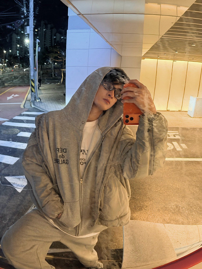 檀健次韩国plog檀健次新鲜直发照檀健次新鲜直发照，檀健次新鲜直发照，谁懂这个