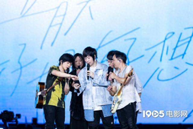 飙嗓直播3小时!<em>阿信</em>演唱会后发声:陪我唱到日出
