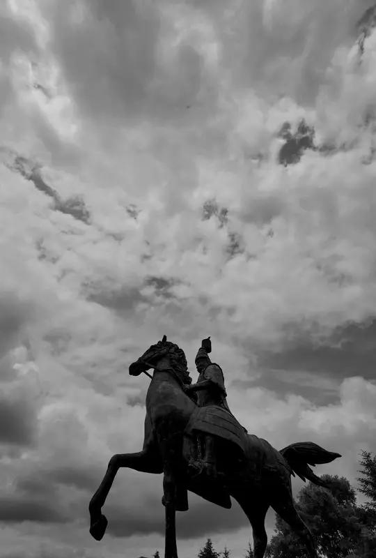 努尔哈赤算中国人吗?总而言之，我们可以这样理解：在当时，努尔哈赤是明帝国