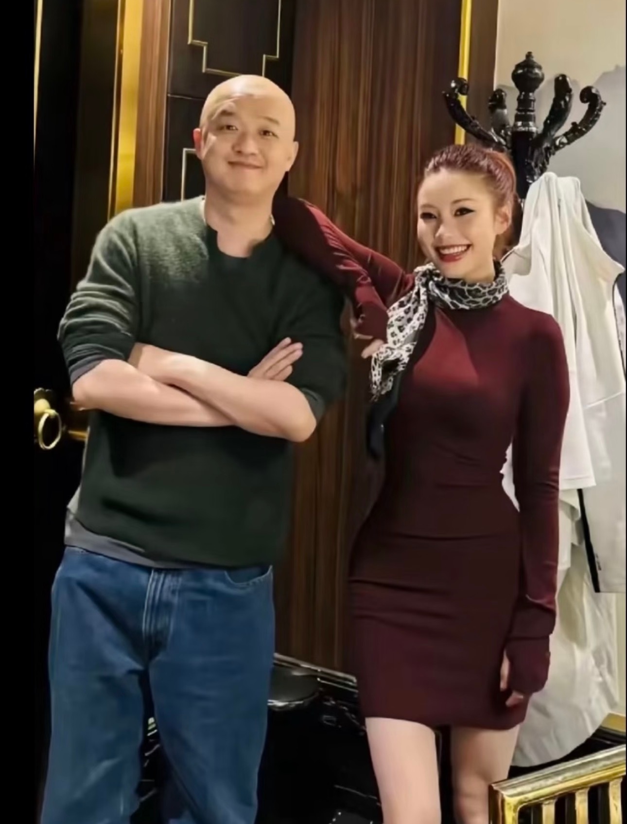 你觉得包贝尔和谁跟有cp感是包文婧还是红发女生​​​