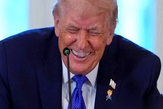 老头子半夜在社交媒体上发了张图，华尔街那帮人估计一宿都没睡好。一张就业数据的图