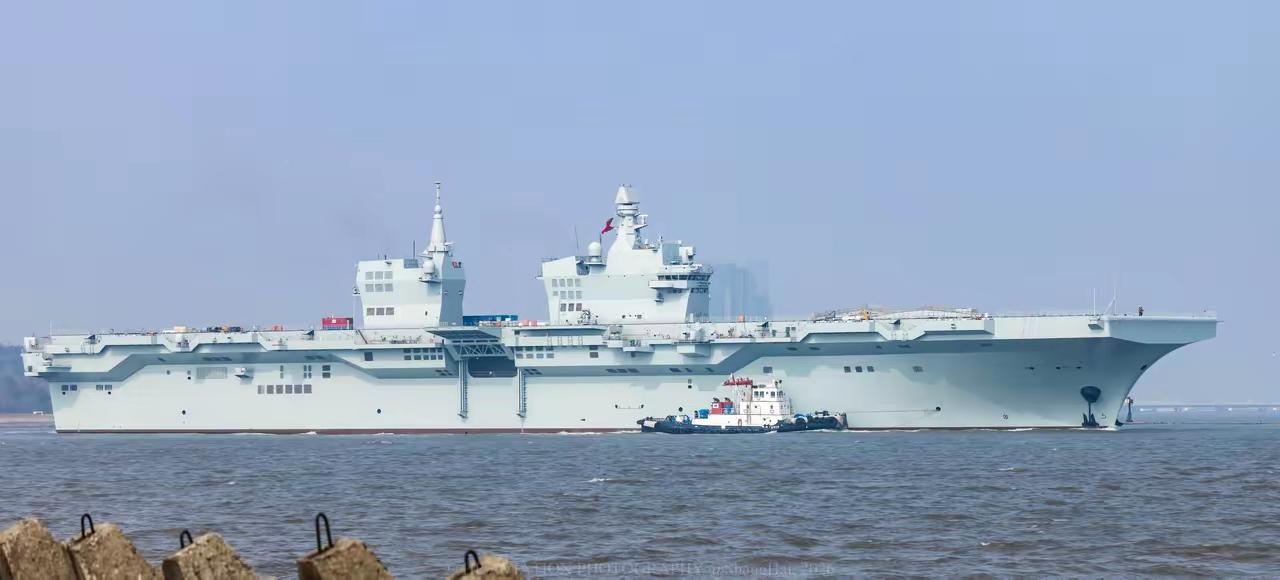 076欣赏一波全球首款电磁弹射型两栖攻击舰，来自东大的076型两栖攻击舰。中国两