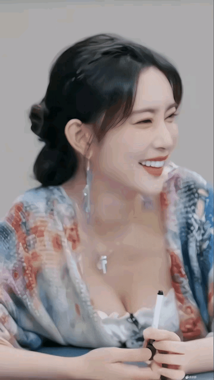 参加综艺节目《五十公桃花坞》的孟子义，颇具成熟女性的独特之美，不知道她当时看到了