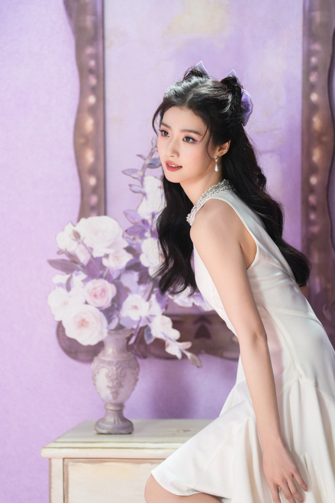 卢昱晓蓝色蝴蝶结裙卢昱晓猫女造型卢昱晓猫女造型好美！！卢昱晓