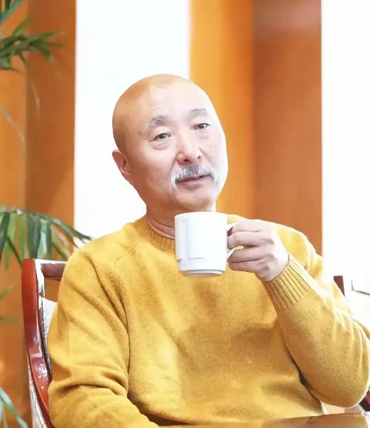 易立竞问陈佩斯，刀郎为什么不上春晚？陈佩斯说，别说刀郎，我也不上春晚。易立竞又问