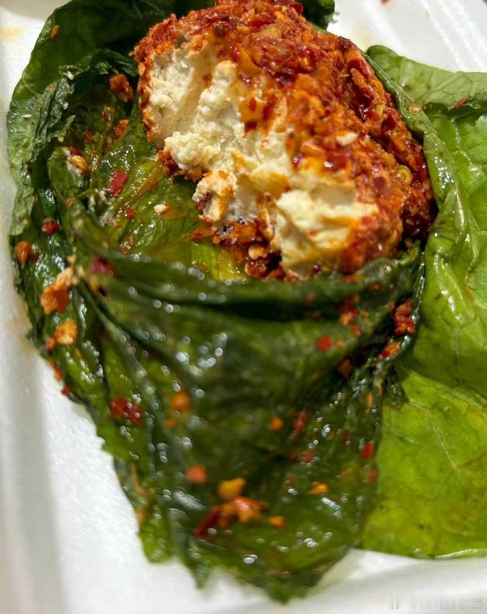 看上了朋友圈发的这个臭豆腐，四川风味，买来尝尝