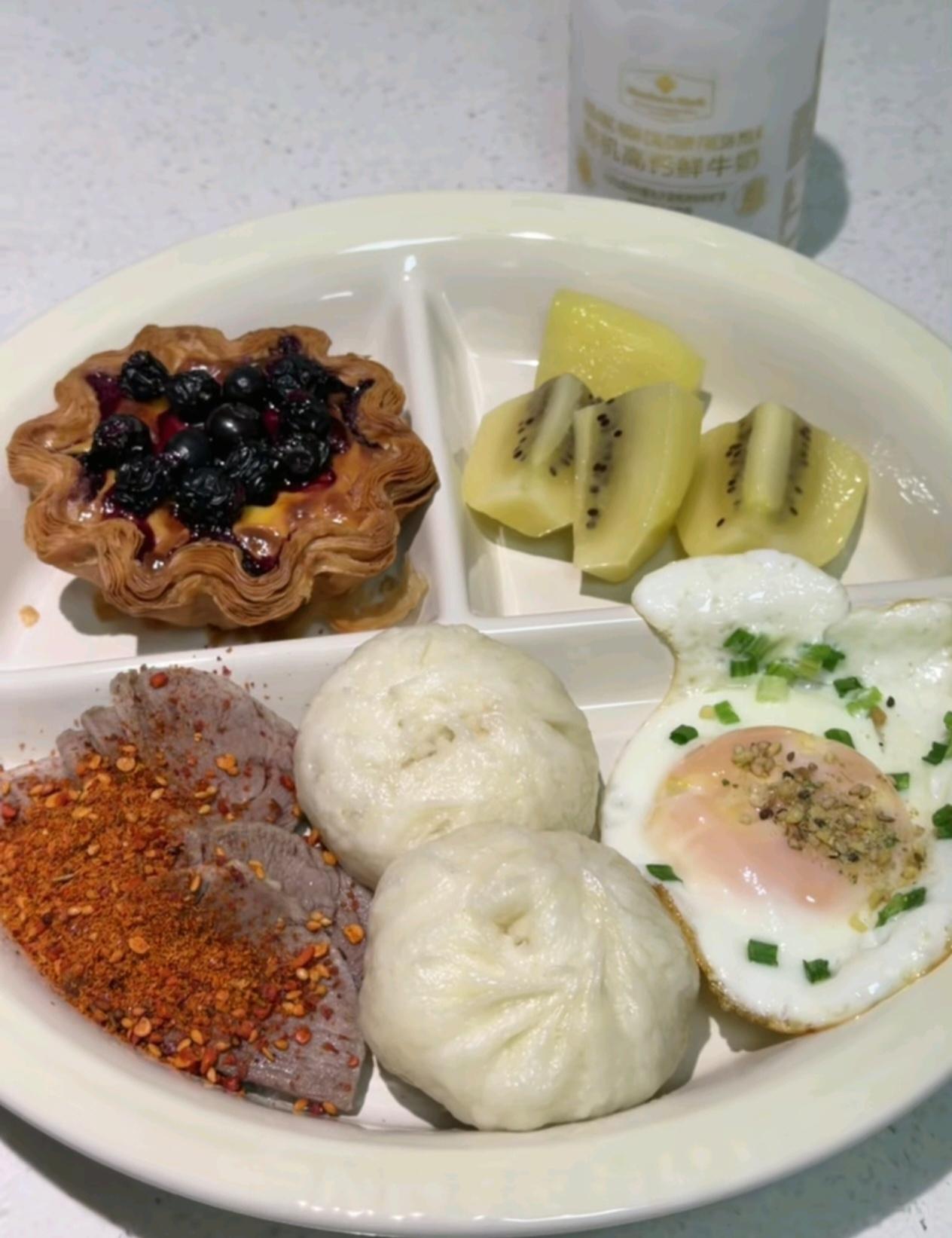 姐姐给初中生准备的早餐合集来啦，每一份都色香味俱全。搭配用心讲究，主食、优质