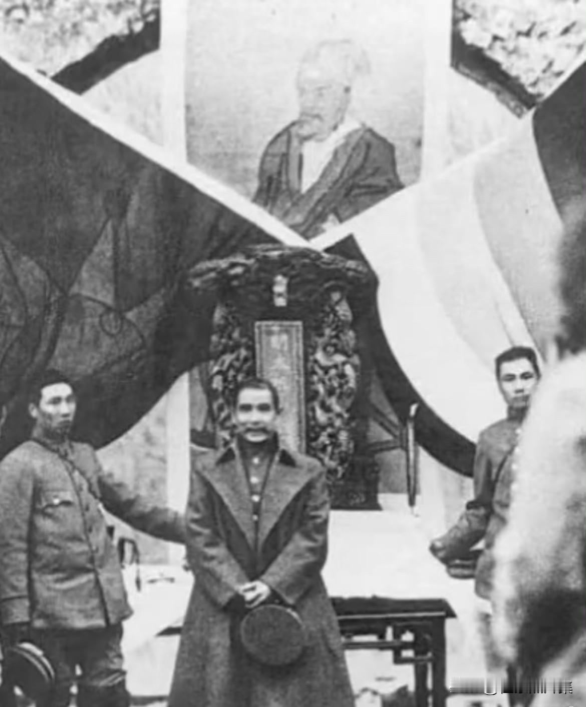 1912年2月15日，清帝退位三天后，中华民国临时大总统孙中山率领南京临时政府文
