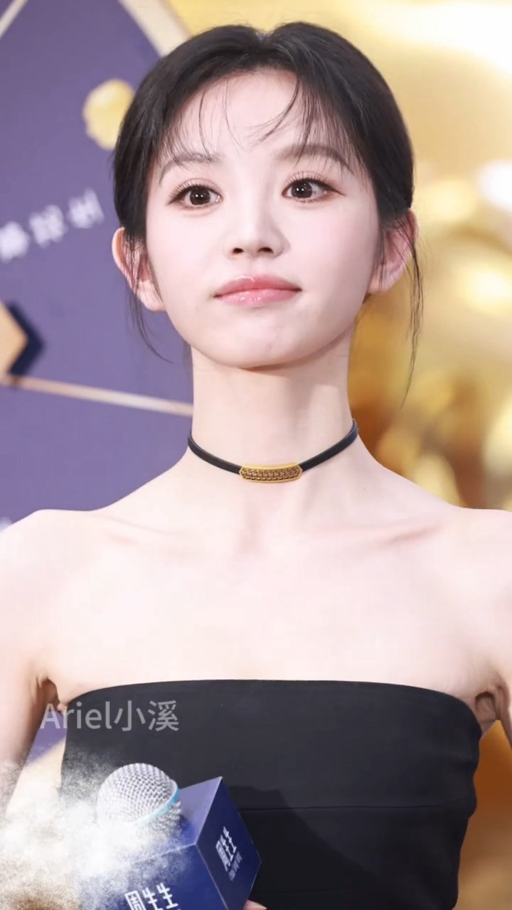 田曦薇今日线下活动丨知性干练姐感十足💅🏻田曦薇分不清标题和弹幕谁更好笑