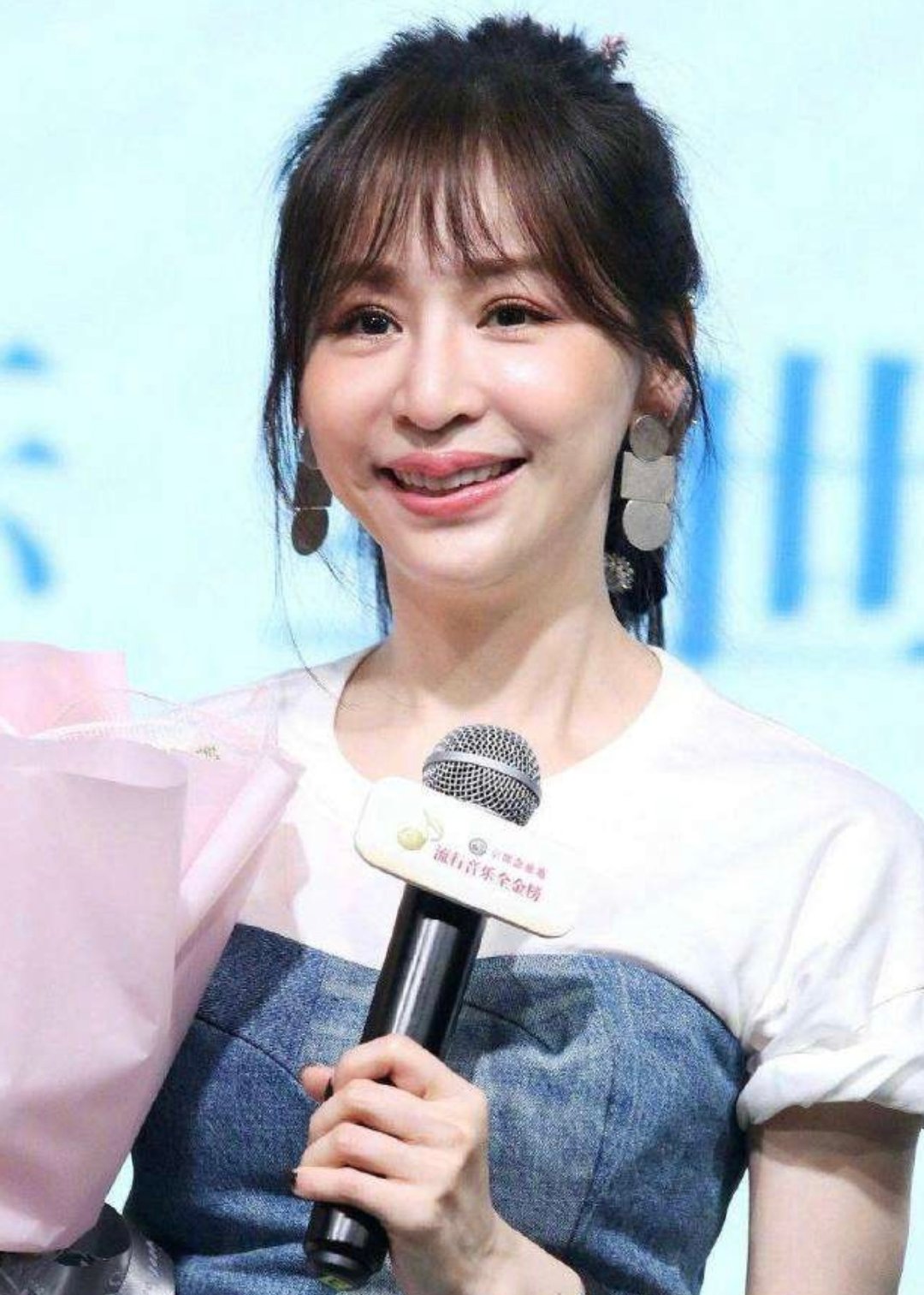 王心凌的脸怎么长这样了，她这是整容失败了吗​