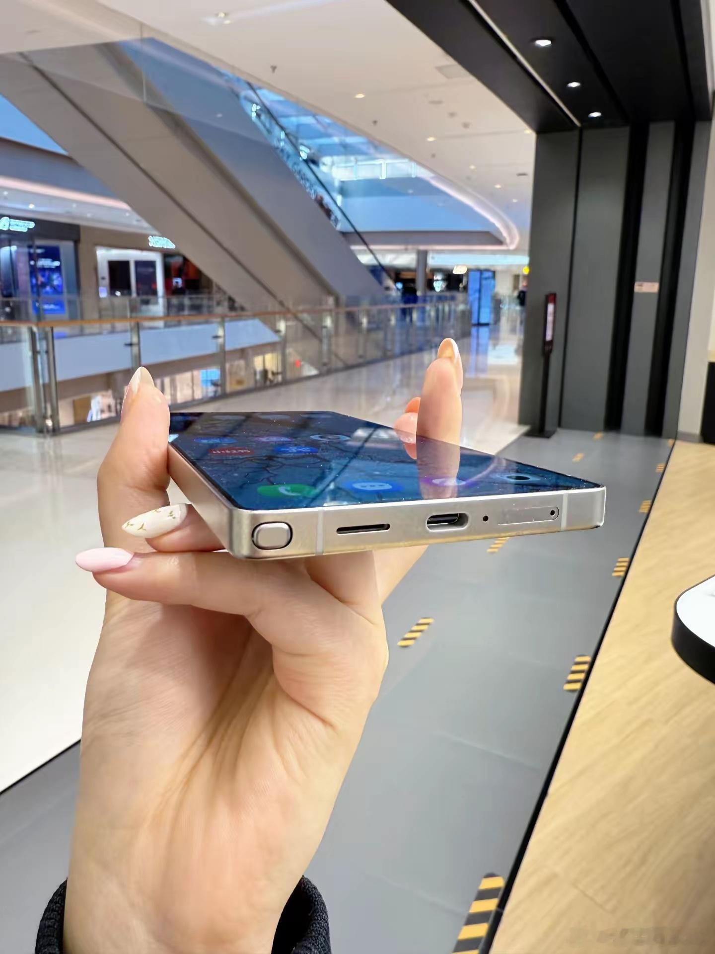 三星手机虽然在国内卖的不咋样，但设计和质感一直没拉胯，不愧是国际品牌。（图片来源