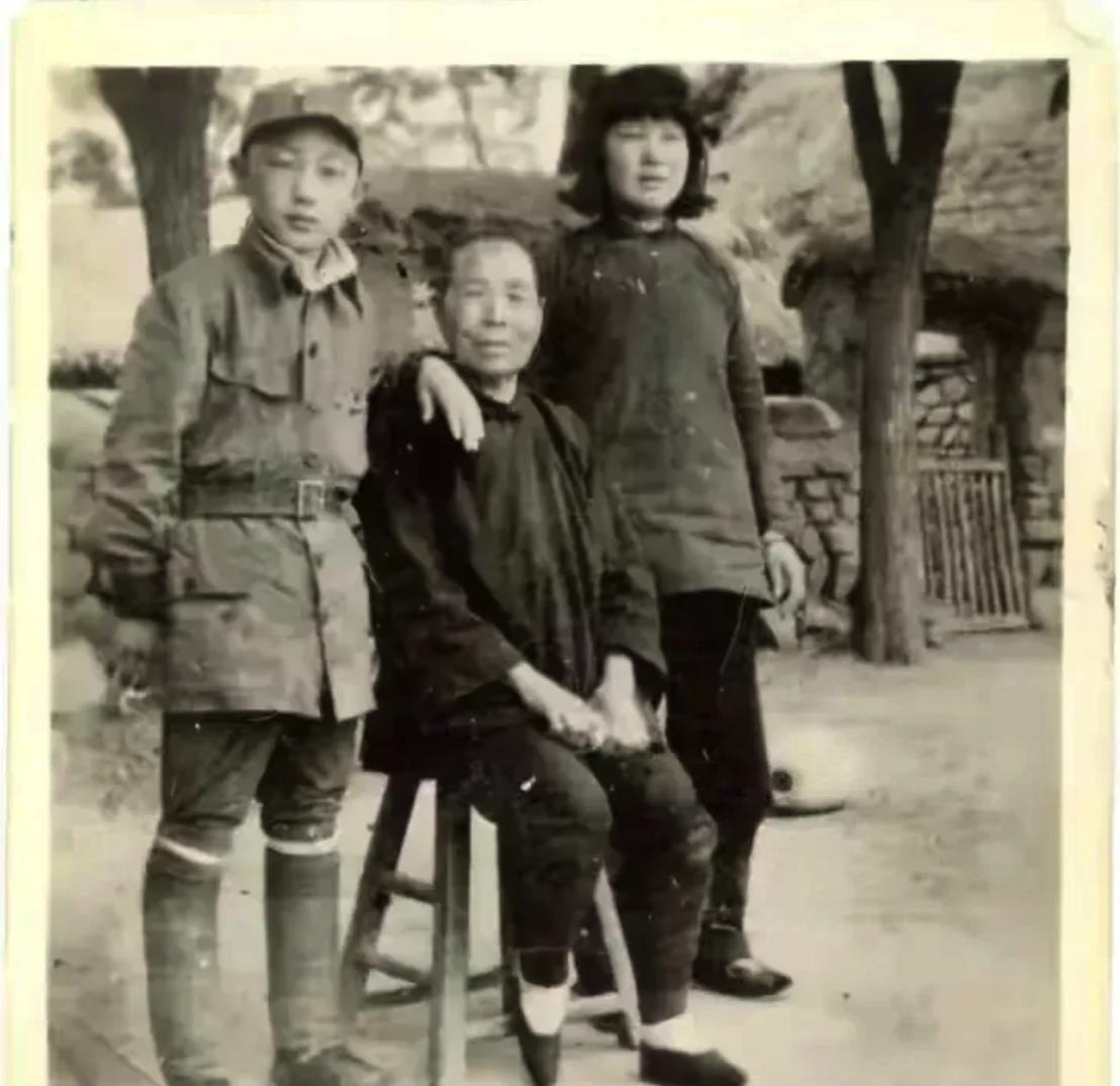 1944年，刘杰英被俘，日军朝她腹部和腰间各捅了一刀，见她陷入昏迷，日军又把她活