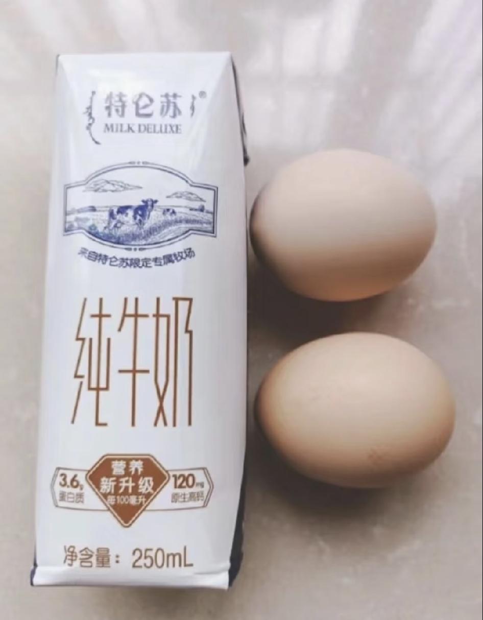 昨天称重显示我蛋白质和水不足，从今天开始，我就要每天给自己补充蛋白质和水了。每
