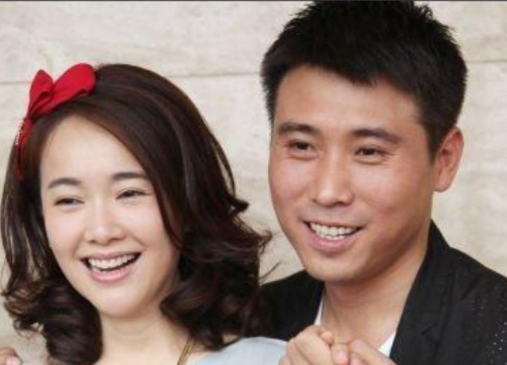 李乃文在结婚之后，他老婆让他把收入全部上缴，可是有一次，他老婆在打扫卫生的时候，
