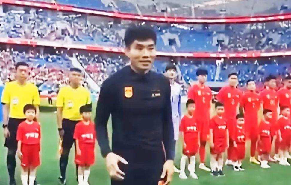 今天上午，国足选帅的三个方案出炉，天津媒体《今晚报》从中国足协技术总监傅博的办公
