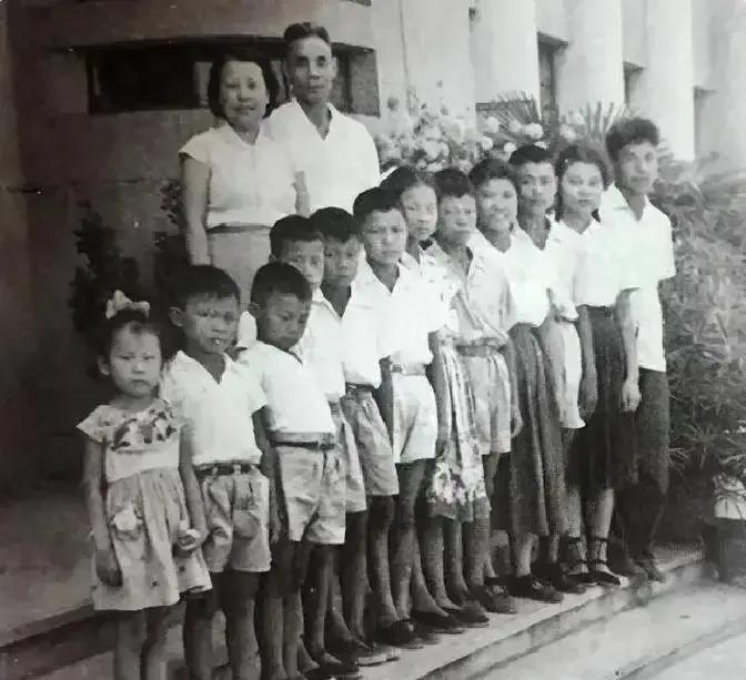 什么叫命？开国中将吴信泉家，28岁时娶了小12岁的妻子俞惠如，两口子前后生了12