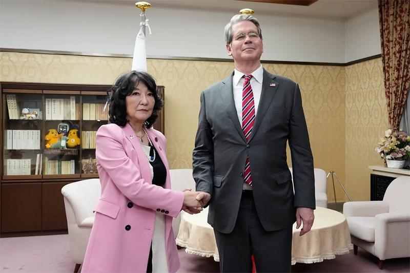 日本连续两次砸钱救日元，市场为何不给面子？7月30日晚，日本政府和央行突然发动