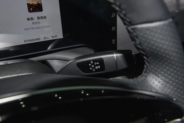 小鹏上班买了小鹏喜提新车，这是一段新的旅程的开始。希望在它的陪伴下，我们都能成