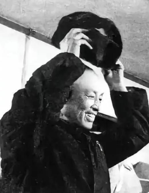 1975年，周养浩被特赦，重获自由后，国家允许他去任何地方，周养浩说：“我想去台