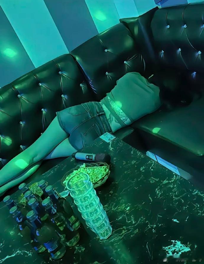唱歌邂逅漂亮女生，本觉美好，谁知她竟躺着不走了😅这意外状况，真让人哭笑不得呀