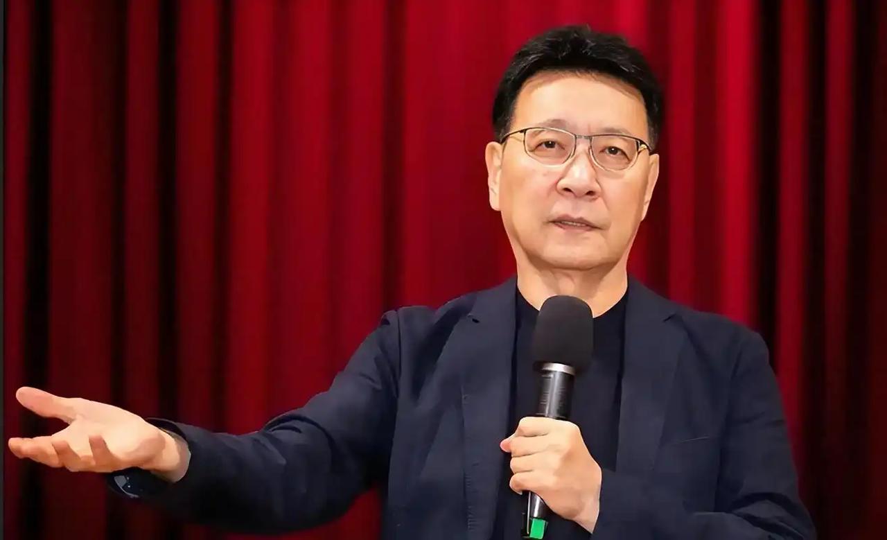 ☔清除国民党内“亲中”力量？郑丽文向赵少康掀桌，作出4点回应:一，“扣红帽
