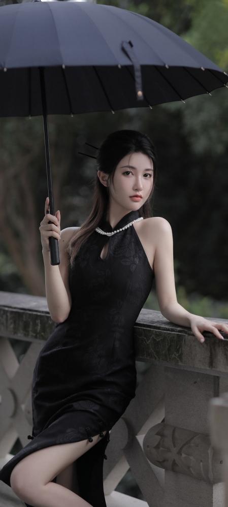 昨晚，我和老公洗完澡以后就上床睡觉了，睡的迷迷糊糊的时候，突然感觉有人锁住了我的