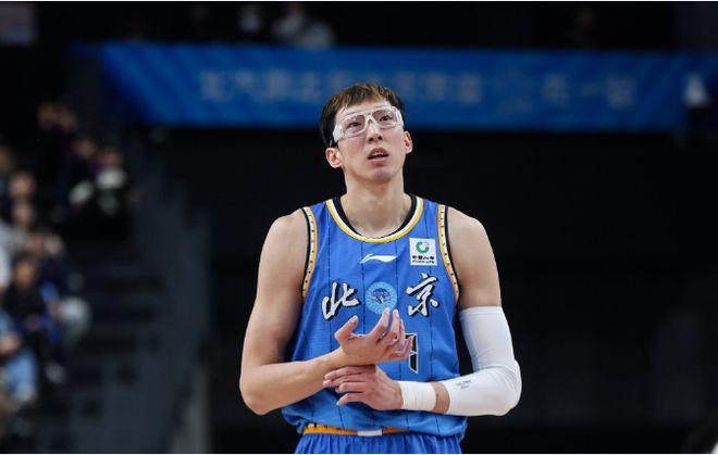 北汽男篮排名常规赛第四新援威廉姆斯首秀表现一般24日晚，北汽男篮在主场以1