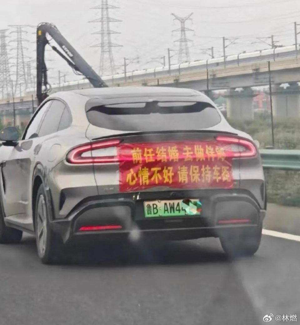 这哥们绝对是米黑，小米法务部抓紧行动啊！​​​