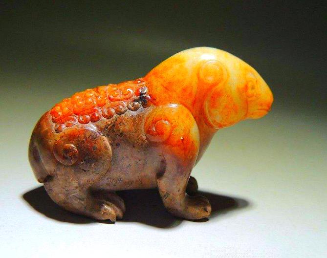 1977年，广西男子正在山上砍柴，突然狠狠摔了一跤，当场将一只陶罐压得粉碎，不料