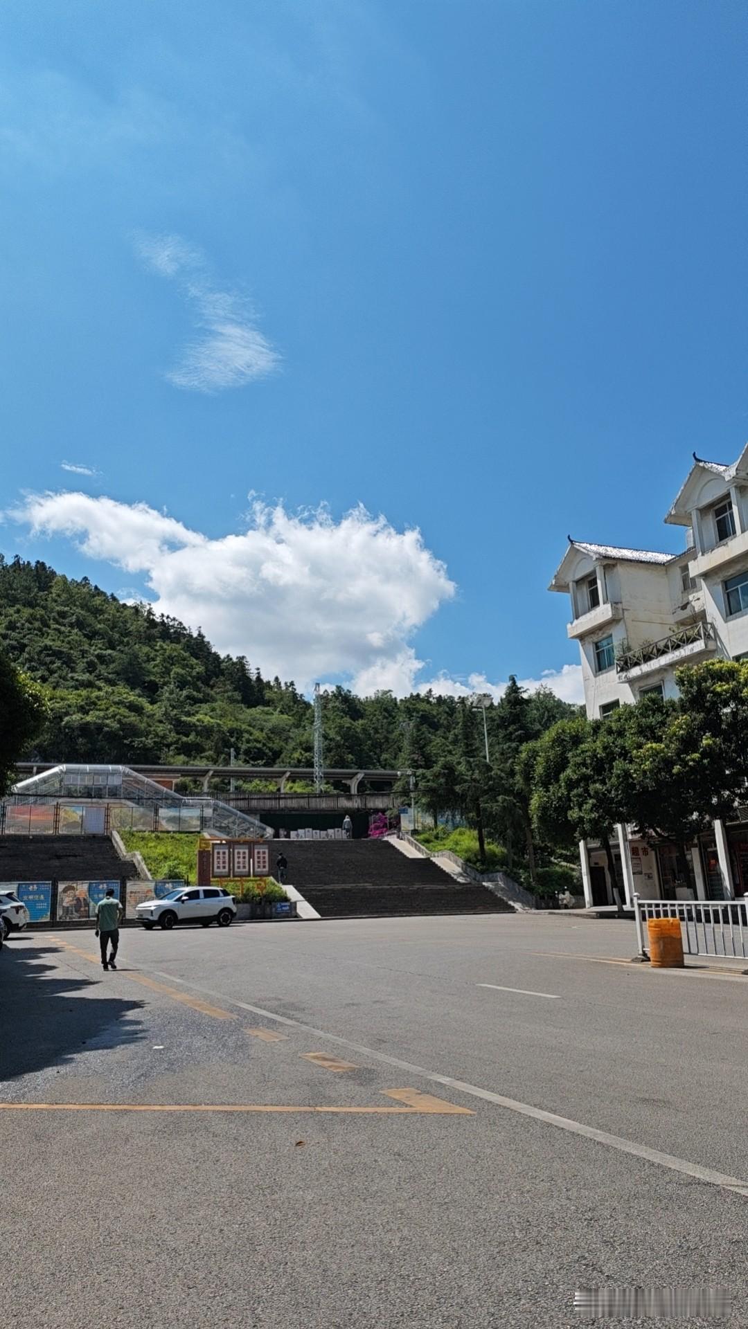 多出去走走看看不同的风景