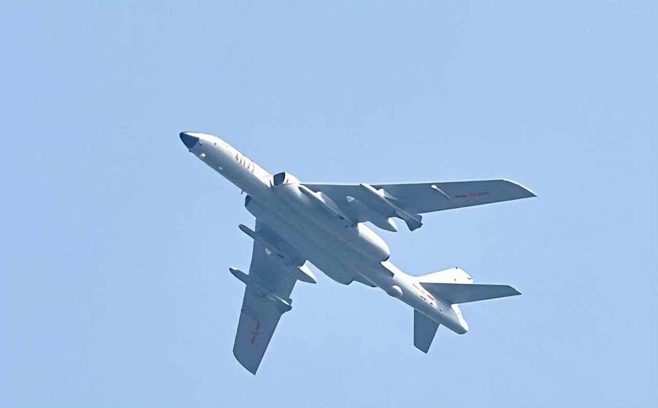 轰-6还在飞，美军却盯上隐身梦，中国悄悄换打法2025年11月，美军全球打击