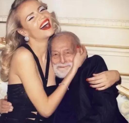 89岁高龄的石油大亨，娶了26岁脱衣舞女郎，许诺给女郎一半的财产。新婚14个月后